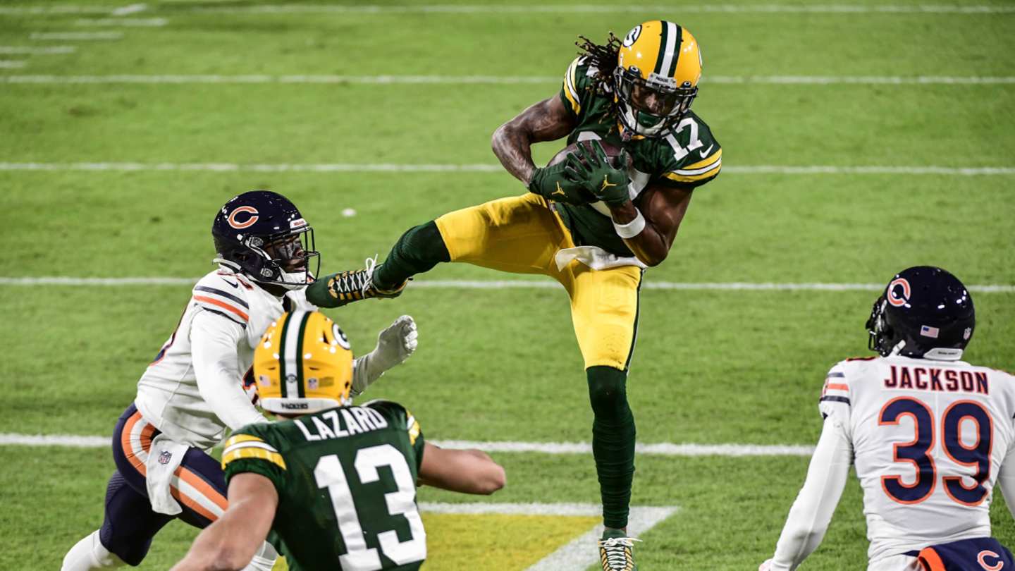 Davante Adams Takes a Swipe at the Bears Rivalry